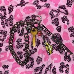 Steve Madden “New York City” Silver Bedazzled Bag Charm/Chain